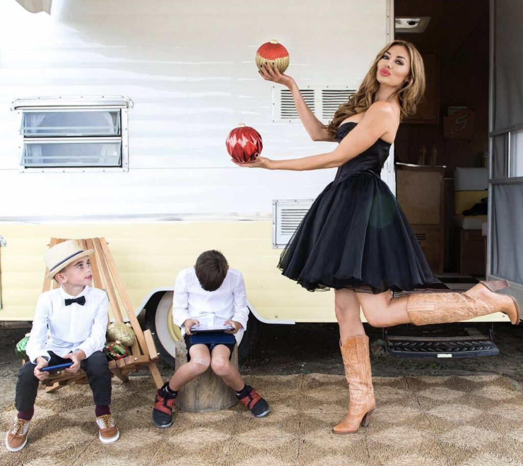 Lizzie Rovsek with Sons